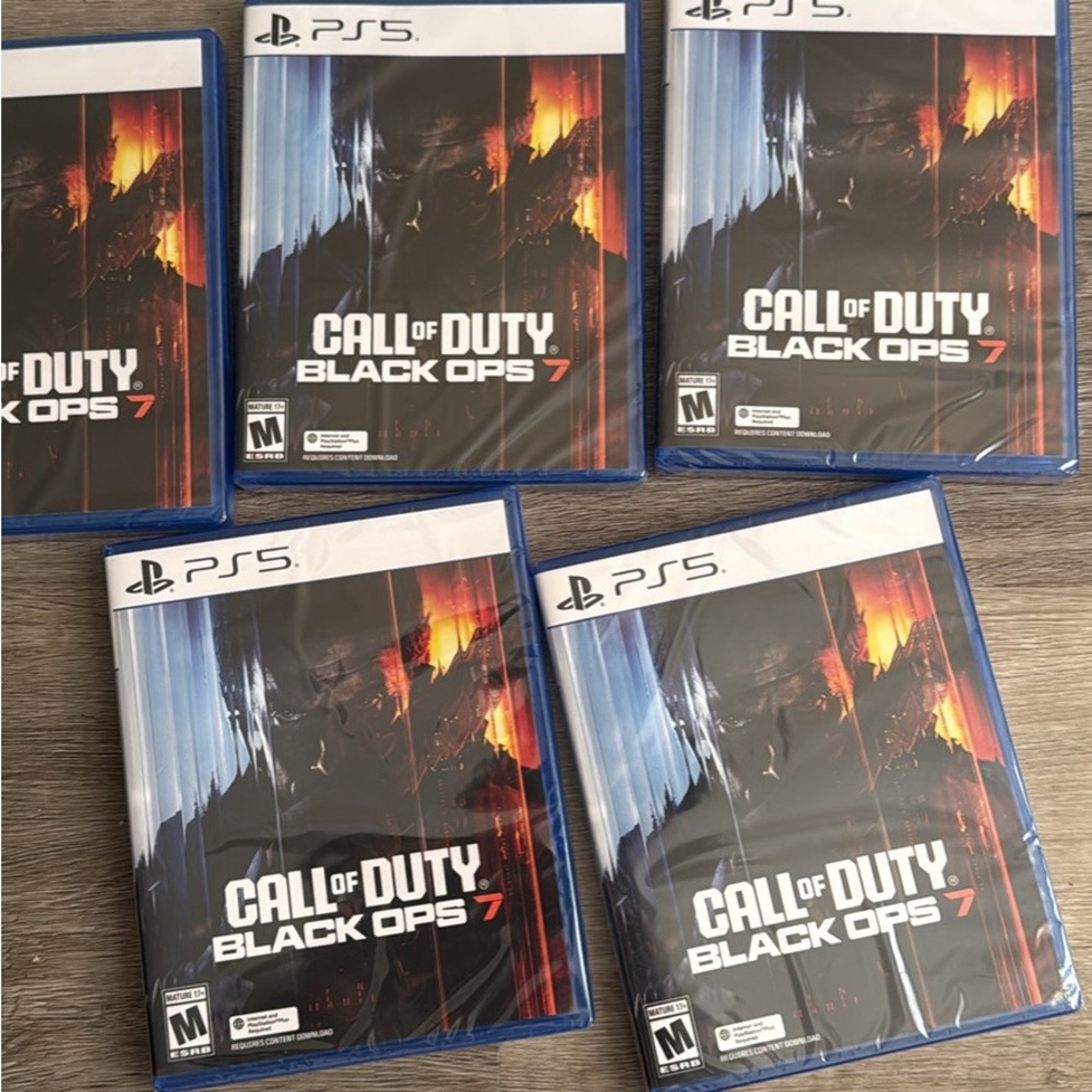 Call of Duty: Black Ops 7 for PS5 - Blue Case